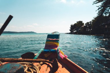 Bir balıkçı teknesinde Açık mavi denizde