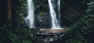Şelale doğada yolculuk mok fah şelale