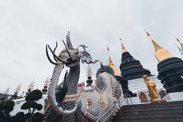 Tayland tapınağı-Wat Ban Den Chiang Mai Pagodas ve tapınakları
