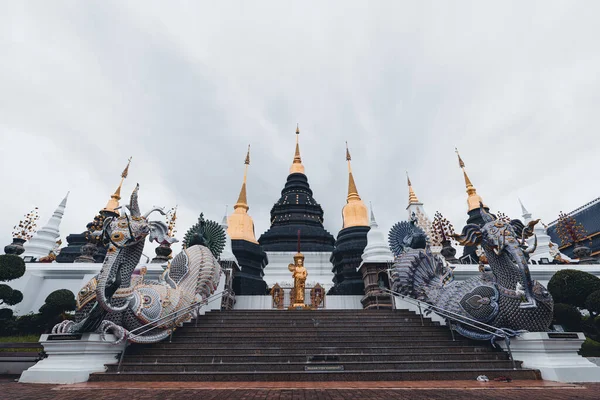 Tayland tapınağı-Wat Ban Den Chiang Mai Pagodas ve tapınakları