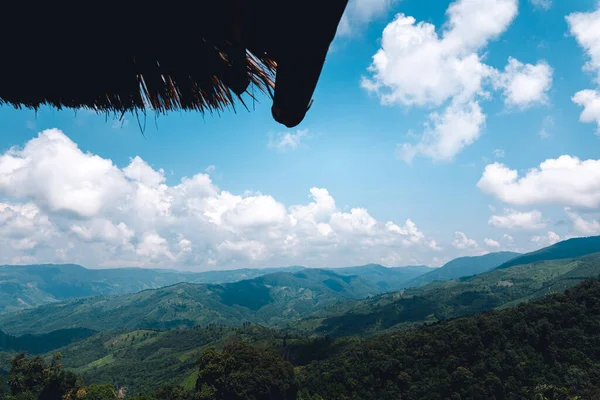 Viagens Vista Para Montanha Céu Limpo Durante Dia — Fotografia de Stock