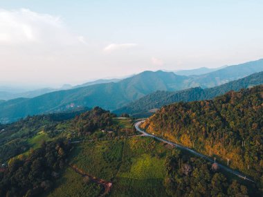 Akşamları tepede, manzara, dağ manzarası.