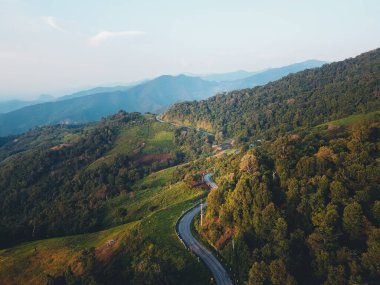 Akşamları tepede, manzara, dağ manzarası.