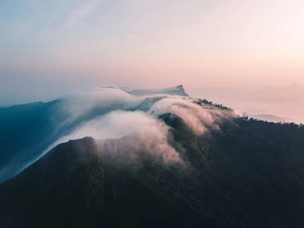 Brouillard Vue Sur Montagne Montagnes Brouillard Dans Paysage Matinal Bleu — Photo