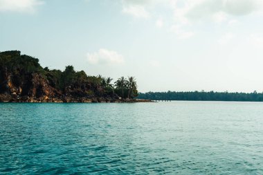 Majestic Dağları, Tranquil Adası ve Clear Blue Sky ile Deniz Burnu, Kohchang