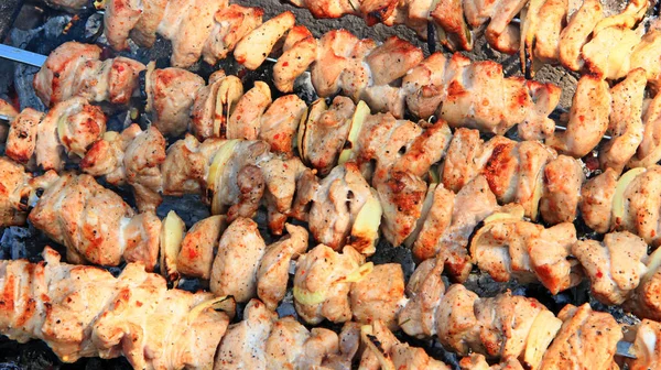 Encerramento Shashlik Apetitoso Carne Porco Cozida Almoço Churrasco Livre Pedaços — Fotografia de Stock