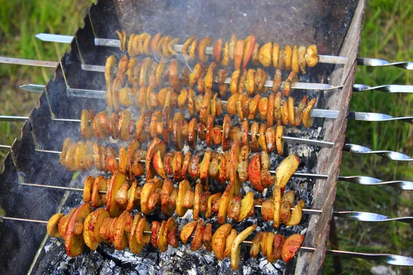 Potato Bakon Skewers Cooking Fire Barbecue Lunch Marinated Shashlik Potatoes — Stock Photo, Image