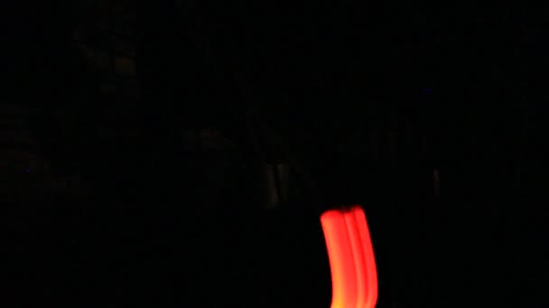 高速移動火災歩道 暗闇の中で輝くの抽象的な動き — ストック動画