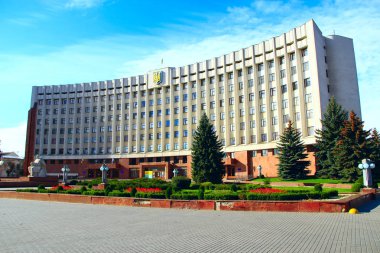 Ivano-Frankivsk / Ukrayna - 29 Ekim 2017 / Ukrayna: büyük bina devlet idaresi Ivano-Frankivsk. Bölge yönetiminin büyük modern bina. 29 Ekim 2017 Ivano-Frankivsk, Ukrayna.