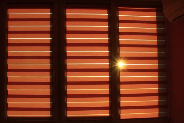 Moderne Jalousie Tag Und Nacht Horizontal Fenster Raumgestaltungselement Sonnenstrahlen Bahnen — Stockfoto