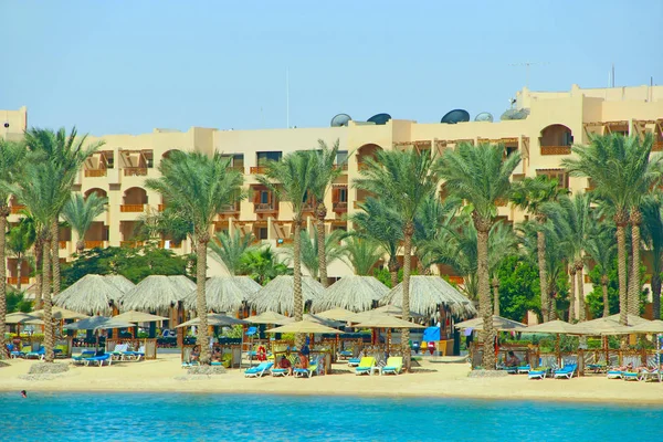 Hurghada Egipto Julio 2018 Complejo Tropical Egipto Palmeras Playa Arena — Foto de Stock