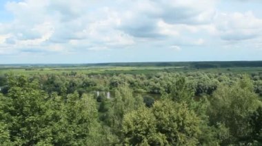 Panoramik manzara. Güzel manzara nehir ve kuş bakışı bataklıktan