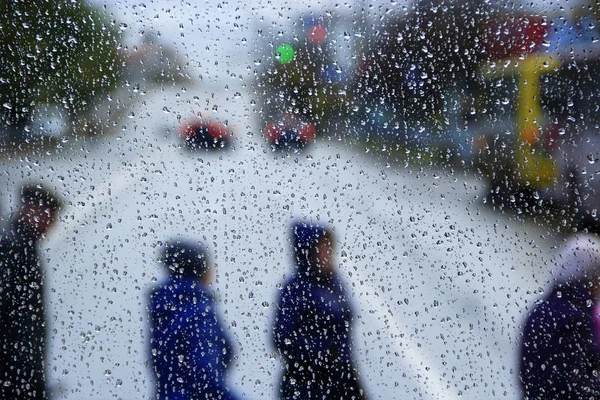 Pioggia Fuori Dalla Finestra Sullo Sfondo Della Vita Città Gocce — Foto Stock