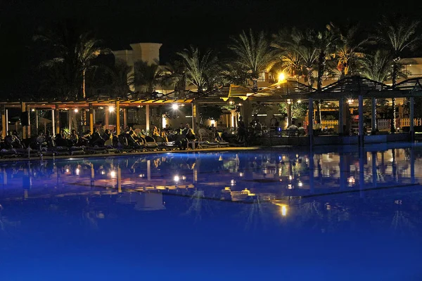 Hurghada Egipto Julio 2018 Vacaciones Resort Egipcio Gente Descansa Cerca — Foto de Stock