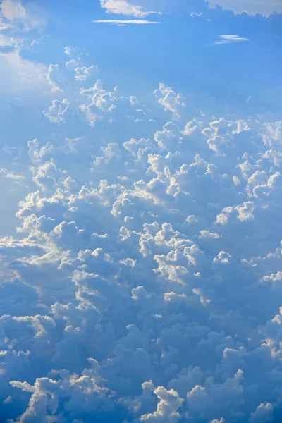 Voo Sobre Nuvens Panorama Maravilhoso Janela Avião Com Nuvens Brancas — Fotografia de Stock