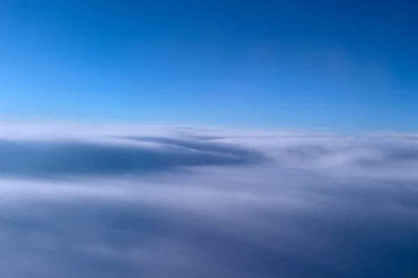 Nádherné Panorama Okna Letadla Ranním Slunci Nad Mraky Neobvyklé Oblaka — Stock fotografie
