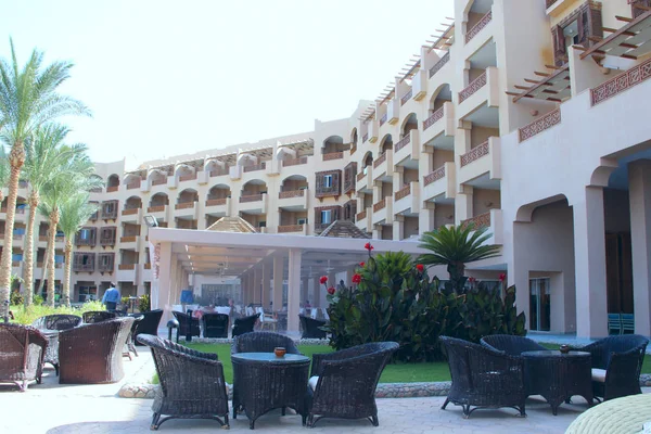 Hurghada Egipto Julio 2018 Gente Descansa Cafetería Cerca Del Hotel — Foto de Stock