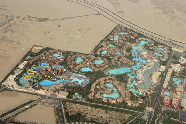 Weergave Van Egyptische Resorts Met Zwembaden Van Vliegtuig Tropische Resorts — Gratis stockfoto
