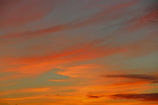 Πορτοκαλί Ηλιοβασίλεμα Πριν Βράδυ Πορτοκαλί Ουρανό Στο Ηλιοβασίλεμα Λυκόφως Φωτεινό — Φωτογραφία Αρχείου