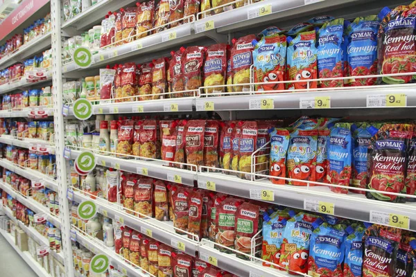 Kiev Ucrânia Setembro 2018 Ampla Variedade Ketchup Prateleiras Supermercados Ketchup — Fotografia de Stock