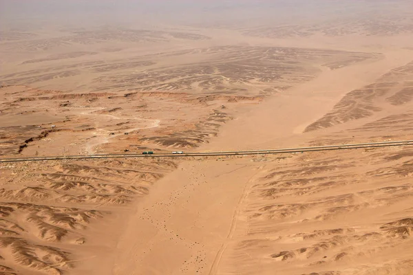 Beautiful View Asphalt Road Wild Sandy Lands Desert Aerial Scenery — Stock Photo, Image
