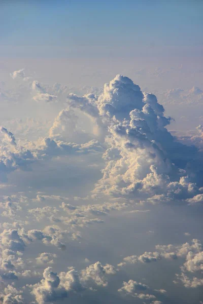 Maravillosa Vista Desde Ventana Del Avión Hasta Sol Brillando Sobre —  Fotos de Stock