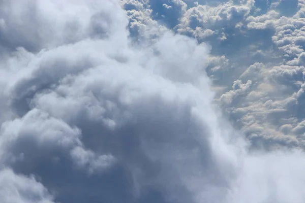 Lot Nad Chmurami Wspaniała Panorama Okna Samolotu Białymi Chmurami Latające — Zdjęcie stockowe