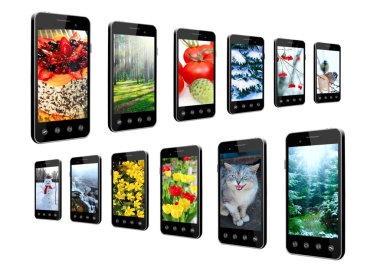 Sıraya dizilmiş farklı resimli akıllı telefonlar. Doğanın görüntüleri olan cep telefonları. Modern iletişim. Dijital teknolojiler. Akıllı telefonlar izole edildi