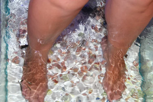 Girl enjoying medicinal procedure. Foot massage with fish in aquarium closeup — Stock Photo, Image