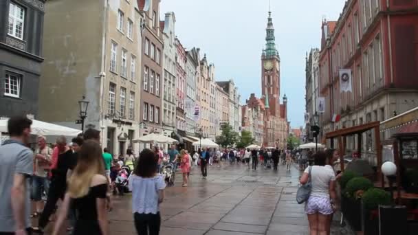 Gdansk Pologne Juin 2019 Les Touristes Flânent Prennent Des Photos — Video