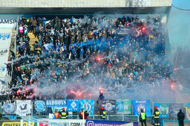 Futbol taraftarları Fc Dinamo Kyiv maçta ateş yaktı