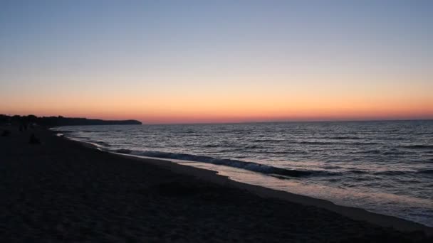 日落时分 波罗的海 日落时分 波罗的海沿岸 傍晚海岸上的波浪 — 图库视频影像