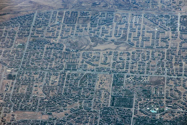 Vista aerea della città con case ed edifici in Egitto. Volare sopra il paese — Foto stock gratuita