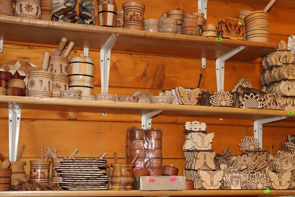 Wood products on shelf of souvenir shop. Handicraft of making wood — Stock Photo, Image
