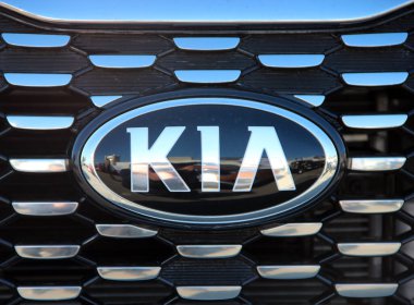 Chernihiv / Ukrayna - 08 Şubat 2020 / Ukrayna: Modern araba işareti Kiyv 'de sergilenmektedir. SUV otomobil. Kayıp damgası. Modern off-road arabaları. SUV otomatik