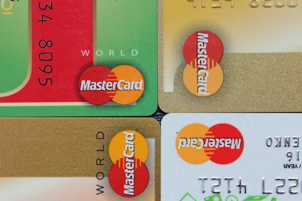 Csernyik Ukrajna Február 2020 Ukrajna Különböző Hitelkártyák Mastercard Márka Logó — Stock Fotó