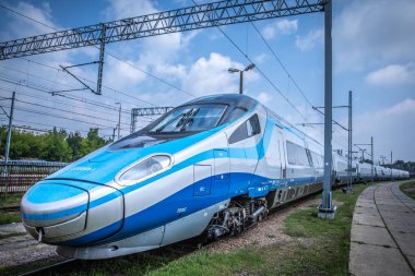 Krakow, Polonya - 20 Temmuz 2018; PKP şehirlerarası yüksek hızlı tren Pendolino Cracow platformu