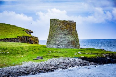 Musa Broch en iyi korunmuş bir Demir Çağı broch veya yuvarlak kulenin örneğidir. Bu küçük ada musa Shetland, İskoçya'da mevcuttur. Hala ayakta ve Avrupa'nın bölgenin prehistorik binalar arasında en yüksek broch olduğunu.