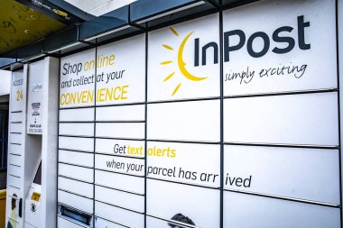 Falkirk, İskoçya - 10 Eylül 2017: Inpost makine, Street view Falkirk, İskoçya, Birleşik Krallık.