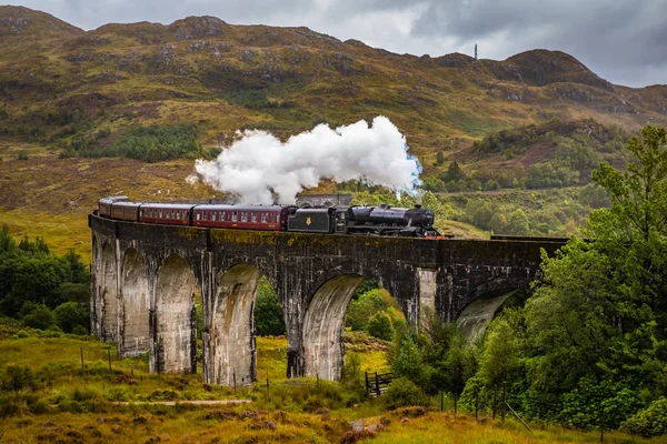 Escócia Glenfinnan Viaduto Ferroviário Escócia Com Jacobitas — Fotografia de Stock