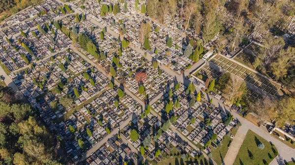 Кладбище в Олькуше, Польша - вид с воздуха — стоковое фото