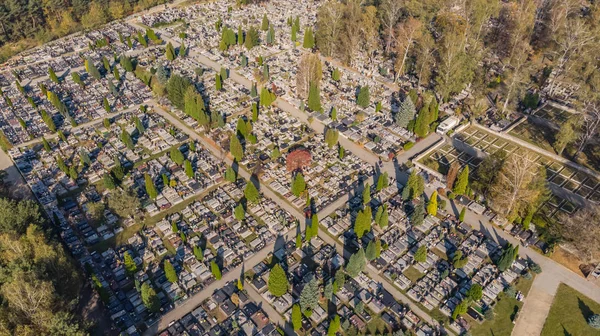 Cemitério em Olkusz, Polônia - vista aérea Fotografia De Stock