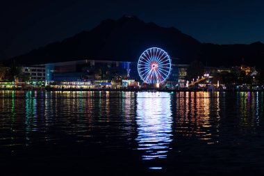 Lucerne gece feribot tekerlek su yansıma Turizm romantik ile