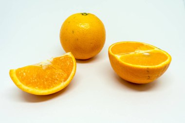 Narenciye X portakal dilimleri izole sinensis beyaz arka plan Narenciye meyve