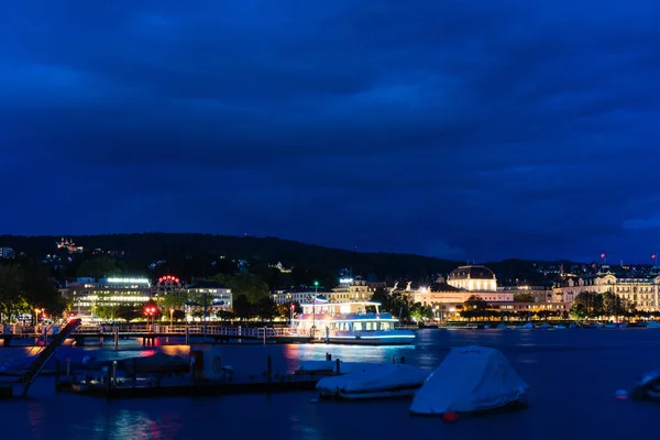 Grosses Kreuzfahrtschiff Auf Dem Zürichsee Bei Nacht Mit Blauem Wasser — Stockfoto