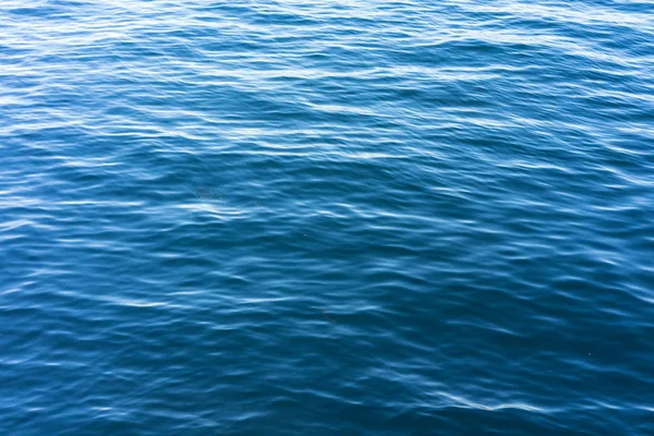 Ondas de água azul para o padrão de fundo — Fotografia de Stock