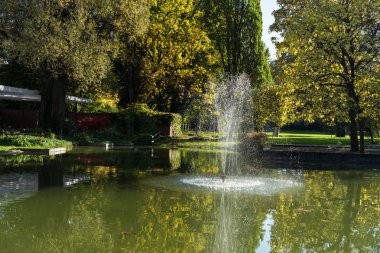 Gölet Park çeşme ile