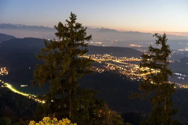 Suiza paisaje de montaña panorama al atardecer noche —  Fotos de Stock