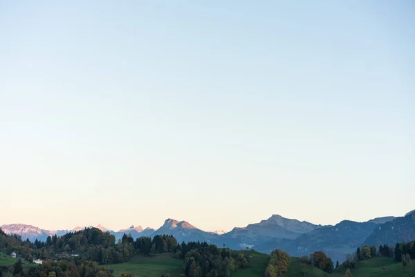Krajobraz górski na buergenstock w pobliżu lucerny w switzerrland popularnym miejscem turystycznym — Zdjęcie stockowe