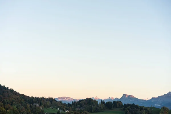 Krajobraz górski na buergenstock w pobliżu lucerny w switzerrland popularnym miejscem turystycznym — Zdjęcie stockowe